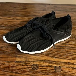 Like New Gently Worn Women’s UGG Treadlite Sneakers Size 8